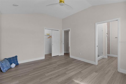 House in Lady Lake, Florida 3 bedrooms, 183.57 sq.m. № 2149494 - photo 30