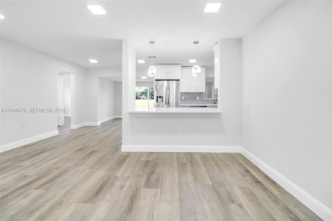 Casa en venta en Lauderhill, Florida, 4 dormitorios, 164.16 m2 № 1997865 - foto 7