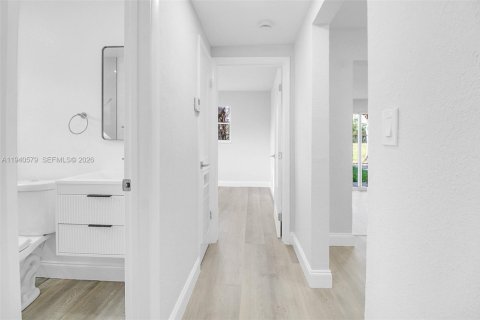 Casa en venta en Lauderhill, Florida, 4 dormitorios, 164.16 m2 № 1997865 - foto 16