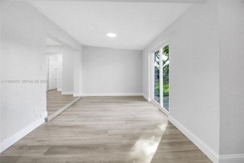 Casa en venta en Lauderhill, Florida, 4 dormitorios, 164.16 m2 № 1997865 - foto 23