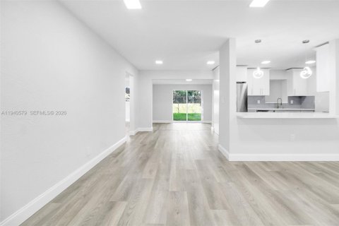 Casa en venta en Lauderhill, Florida, 4 dormitorios, 164.16 m2 № 1997865 - foto 6