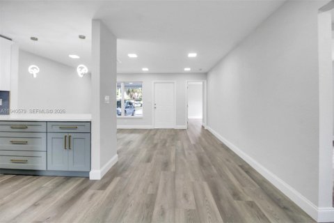 Casa en venta en Lauderhill, Florida, 4 dormitorios, 164.16 m2 № 1997865 - foto 4