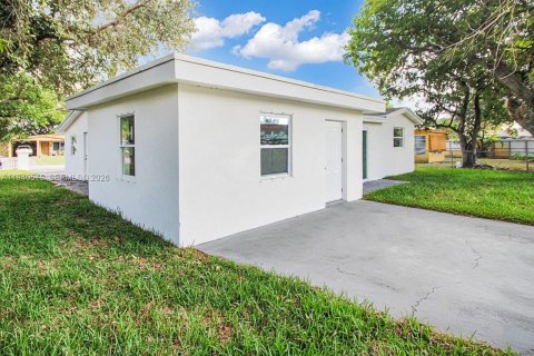 Casa en venta en Lauderhill, Florida, 4 dormitorios, 164.16 m2 № 1997865 - foto 30