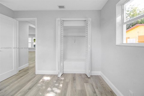 Casa en venta en Lauderhill, Florida, 4 dormitorios, 164.16 m2 № 1997865 - foto 19