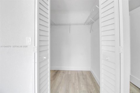 Casa en venta en Lauderhill, Florida, 4 dormitorios, 164.16 m2 № 1997865 - foto 12