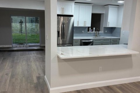 Купить виллу или дом в Лодерхилл, Флорида 4 спальни, 164.16м2, № 1997865 - фото 3