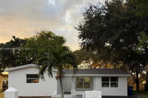 Дом в Лодерхилл, Флорида 4 спальни, 164.16м2 № 1997865