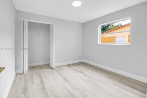 Casa en venta en Lauderhill, Florida, 4 dormitorios, 164.16 m2 № 1997865 - foto 13