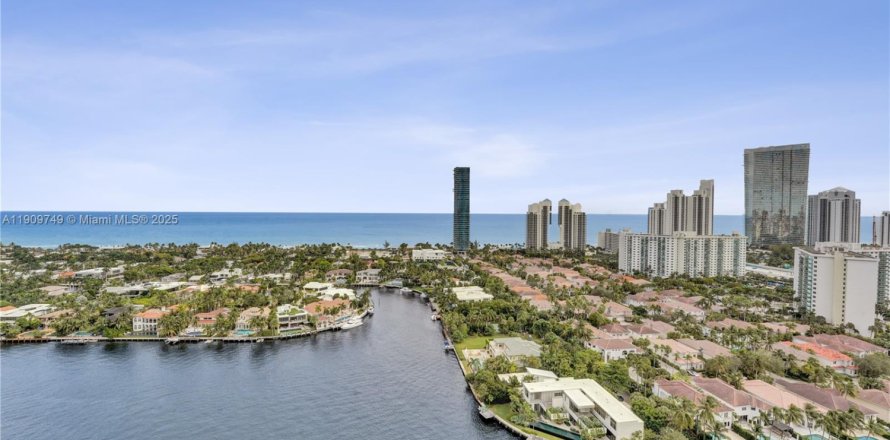 Condo à Aventura, Floride, 4 chambres № 1966539