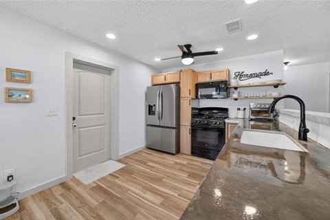 House in Eustis, Florida 2 bedrooms, 117.43 sq.m. № 2110388 - photo 5