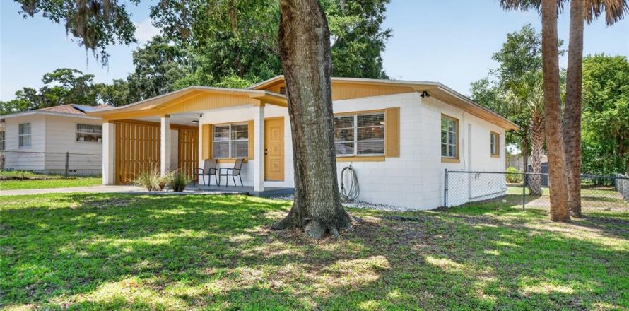House in Eustis, Florida 2 bedrooms, 117.43 sq.m. № 2110388