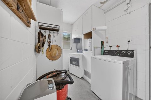House in Eustis, Florida 2 bedrooms, 117.43 sq.m. № 2110388 - photo 15