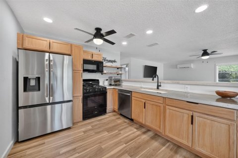 House in Eustis, Florida 2 bedrooms, 117.43 sq.m. № 2110388 - photo 4