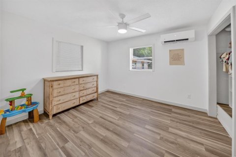 House in Eustis, Florida 2 bedrooms, 117.43 sq.m. № 2110388 - photo 13