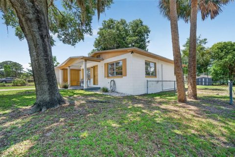House in Eustis, Florida 2 bedrooms, 117.43 sq.m. № 2110388 - photo 30