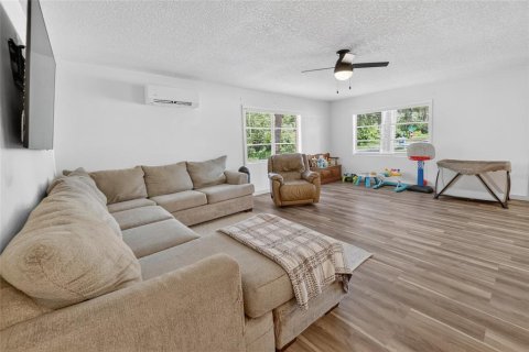 House in Eustis, Florida 2 bedrooms, 117.43 sq.m. № 2110388 - photo 8