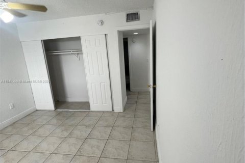 Copropriété à louer à Miami, Floride: 2 chambres, 86.4 m2 № 1834145 - photo 5