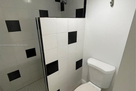 Copropriété à louer à Miami, Floride: 2 chambres, 86.4 m2 № 1834145 - photo 14