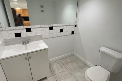 Copropriété à louer à Miami, Floride: 2 chambres, 86.4 m2 № 1834145 - photo 10