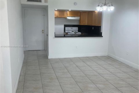 Copropriété à louer à Miami, Floride: 2 chambres, 86.4 m2 № 1834145 - photo 3