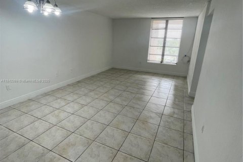 Copropriété à louer à Miami, Floride: 2 chambres, 86.4 m2 № 1834145 - photo 4