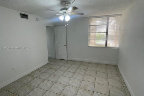 Copropriété à louer à Miami, Floride: 2 chambres, 86.4 m2 № 1834145 - photo 13