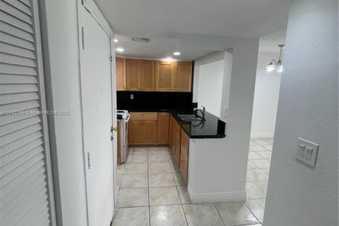 Copropriété à louer à Miami, Floride: 2 chambres, 86.4 m2 № 1834145 - photo 11