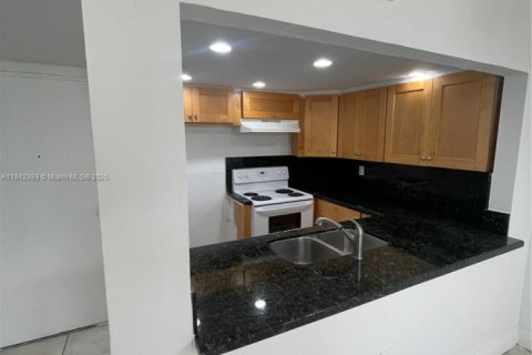Copropriété à louer à Miami, Floride: 2 chambres, 86.4 m2 № 1834145 - photo 12