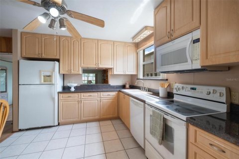 Casa en venta en Tampa, Florida, 3 dormitorios, 183.57 m2 № 2093967 - foto 9