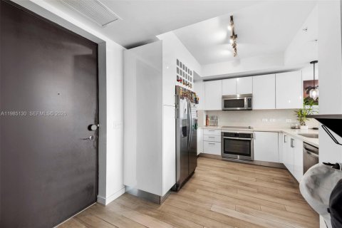 Снять в аренду кондоминиум в Майами, Флорида 1 спальня, 62.62м2, № 2050880 - фото 3