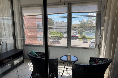 Copropriété à vendre à Lauderdale Lakes, Floride: 1 chambre, 69.49 m2 № 1979393 - photo 2