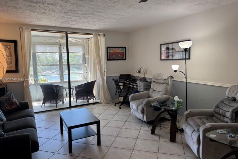 Copropriété à vendre à Lauderdale Lakes, Floride: 1 chambre, 69.49 m2 № 1979393 - photo 3