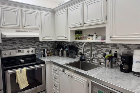 Copropriété à vendre à Lauderdale Lakes, Floride: 1 chambre, 69.49 m2 № 1979393 - photo 4