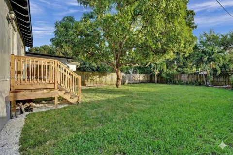 Casa en alquiler en Miami, Florida, 3 dormitorios, 106.19 m2 № 2003502 - foto 3