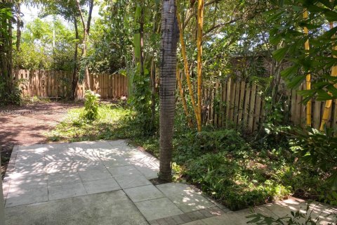 House in Dania Beach, Florida 3 bedrooms, 156.82 sq.m. № 1891386 - photo 29
