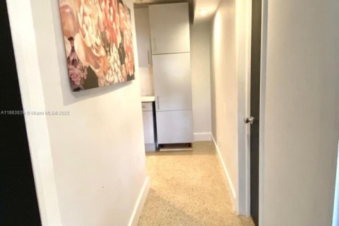 House in Dania Beach, Florida 3 bedrooms, 156.82 sq.m. № 1891386 - photo 14