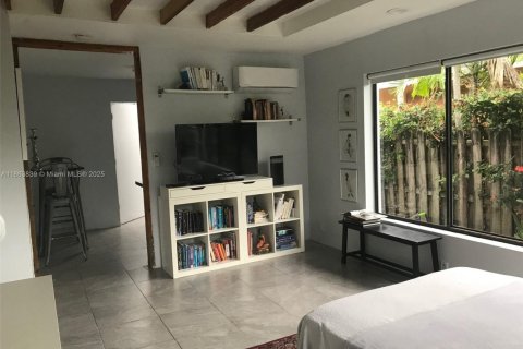 House in Dania Beach, Florida 3 bedrooms, 156.82 sq.m. № 1891386 - photo 24