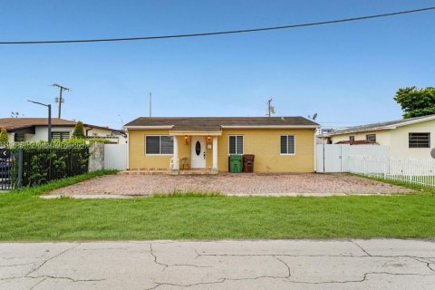 House in Hialeah, Florida 3 bedrooms № 1692455 - photo 6