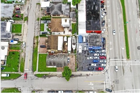 House in Hialeah, Florida 3 bedrooms № 1692455 - photo 4