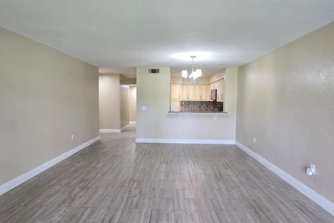 Condo in Orlando, Florida, 1 bedroom  № 1878311 - photo 4