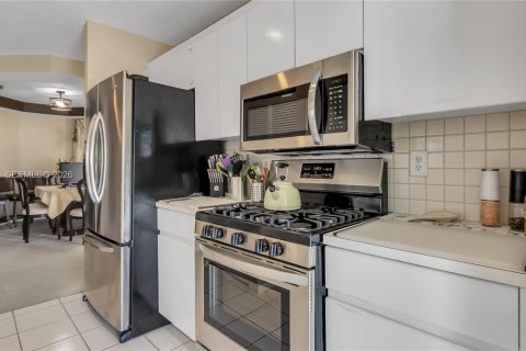 Villa ou maison à vendre à Miami, Floride: 4 chambres, 189.06 m2 № 2007578 - photo 10