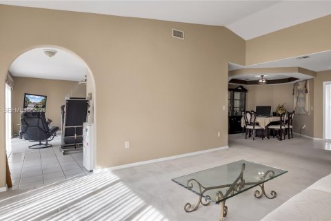 Villa ou maison à vendre à Miami, Floride: 4 chambres, 189.06 m2 № 2007578 - photo 5