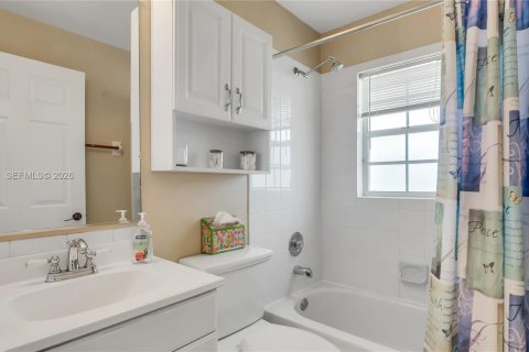 Villa ou maison à vendre à Miami, Floride: 4 chambres, 189.06 m2 № 2007578 - photo 22