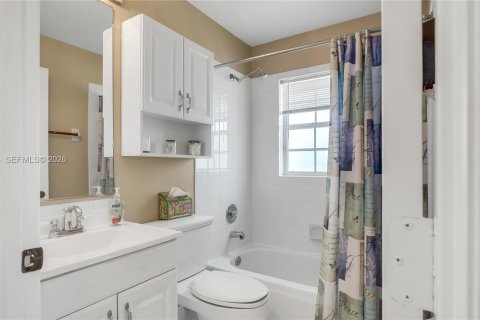 Villa ou maison à vendre à Miami, Floride: 4 chambres, 189.06 m2 № 2007578 - photo 23