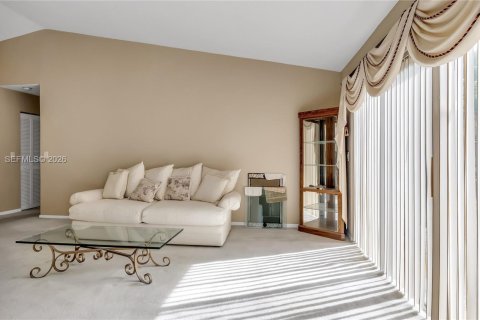 Villa ou maison à vendre à Miami, Floride: 4 chambres, 189.06 m2 № 2007578 - photo 3