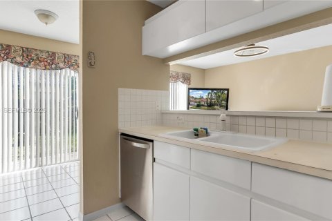 Villa ou maison à vendre à Miami, Floride: 4 chambres, 189.06 m2 № 2007578 - photo 12