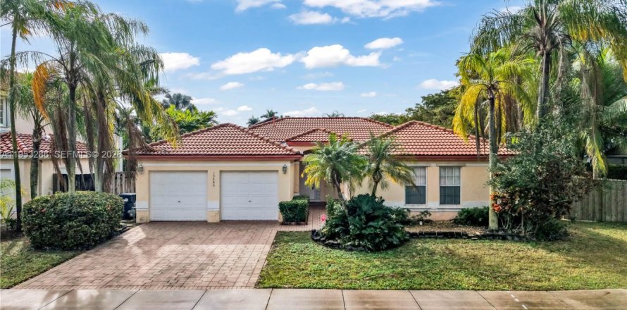 Villa ou maison à Miami, Floride 4 chambres, 189.06 m2 № 2007578