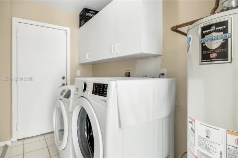 Villa ou maison à vendre à Miami, Floride: 4 chambres, 189.06 m2 № 2007578 - photo 25