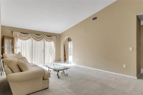 Villa ou maison à vendre à Miami, Floride: 4 chambres, 189.06 m2 № 2007578 - photo 2