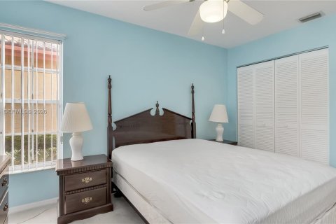 Villa ou maison à vendre à Miami, Floride: 4 chambres, 189.06 m2 № 2007578 - photo 21